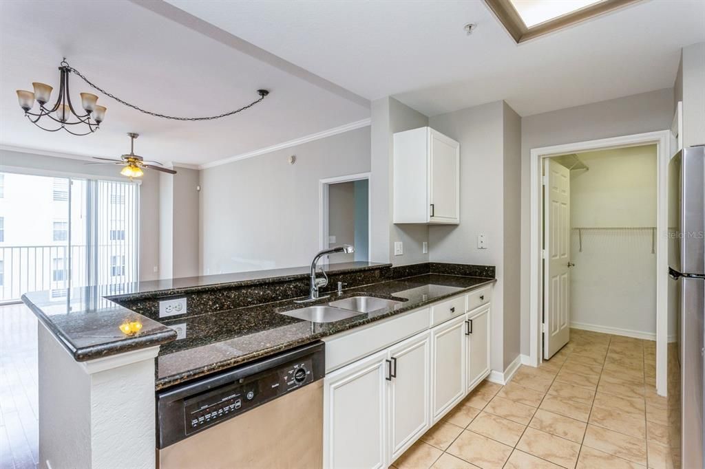 待售: $499,000 (2 贝兹, 2 浴室, 1184 平方英尺)