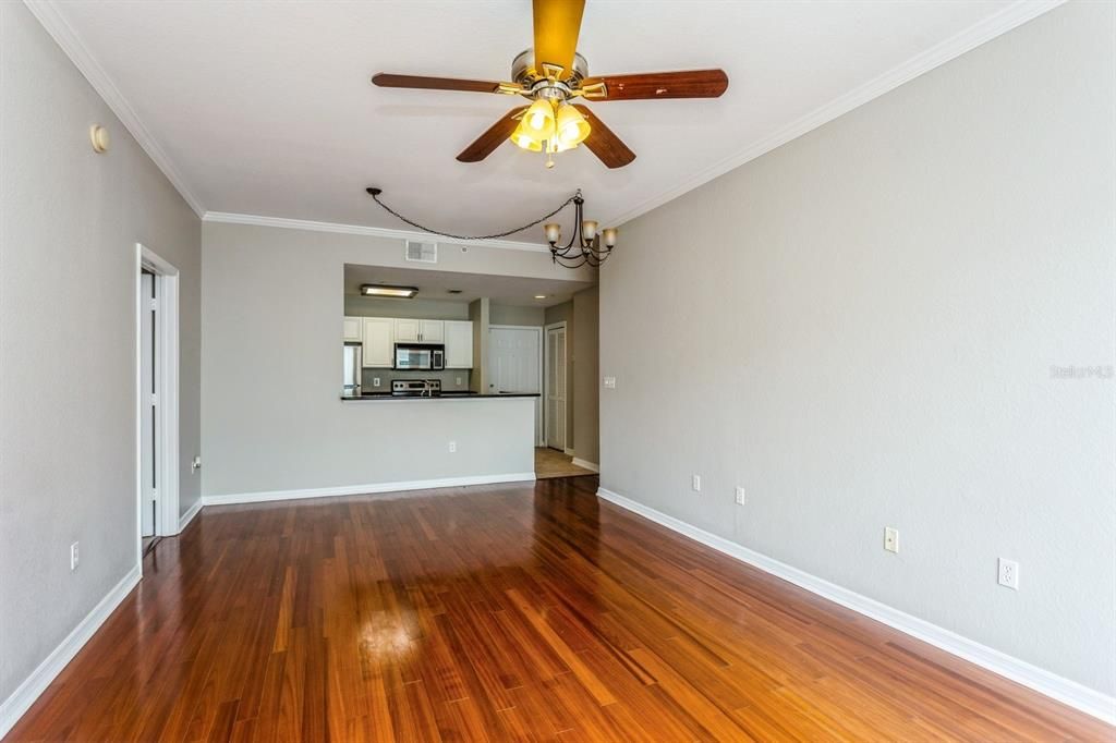 待售: $499,000 (2 贝兹, 2 浴室, 1184 平方英尺)