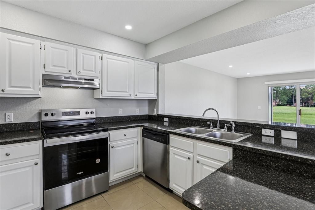 Active With Contract: $225,000 (2 beds, 2 baths, 1288 Square Feet)