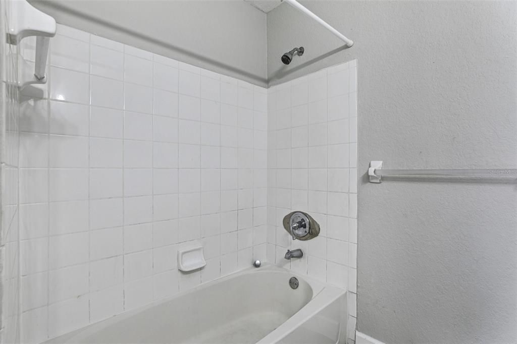 Active With Contract: $225,000 (2 beds, 2 baths, 1288 Square Feet)