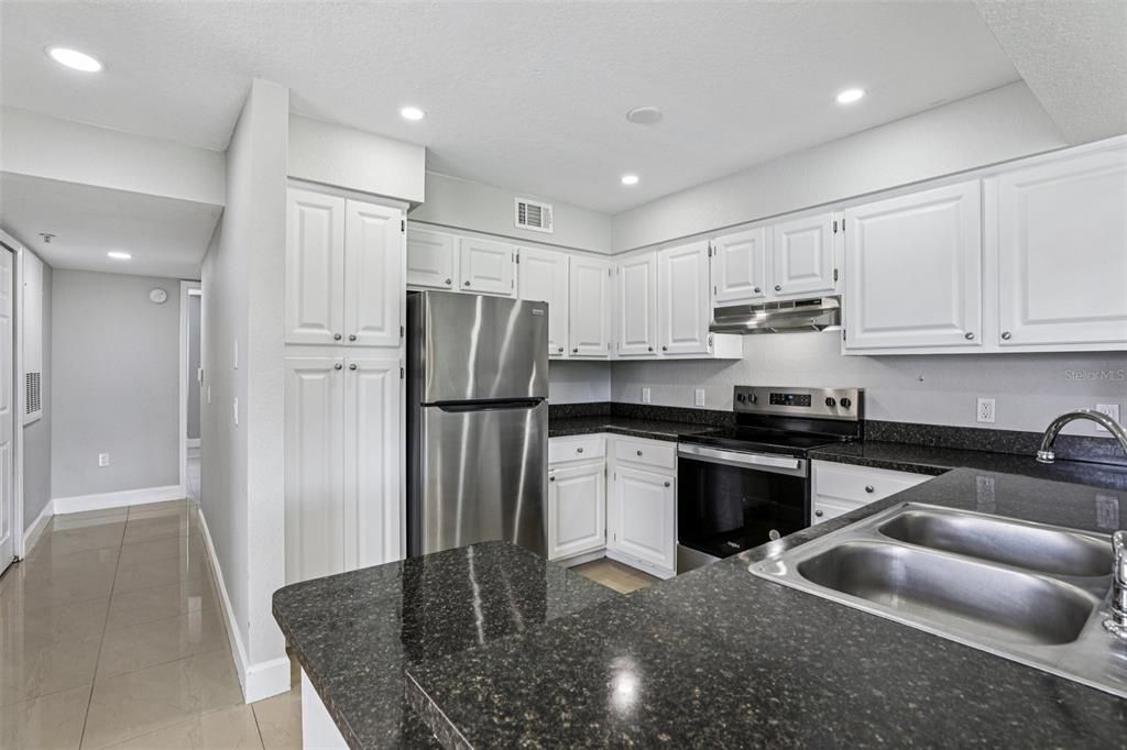 Active With Contract: $225,000 (2 beds, 2 baths, 1288 Square Feet)