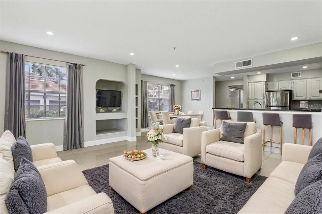 Active With Contract: $225,000 (2 beds, 2 baths, 1288 Square Feet)