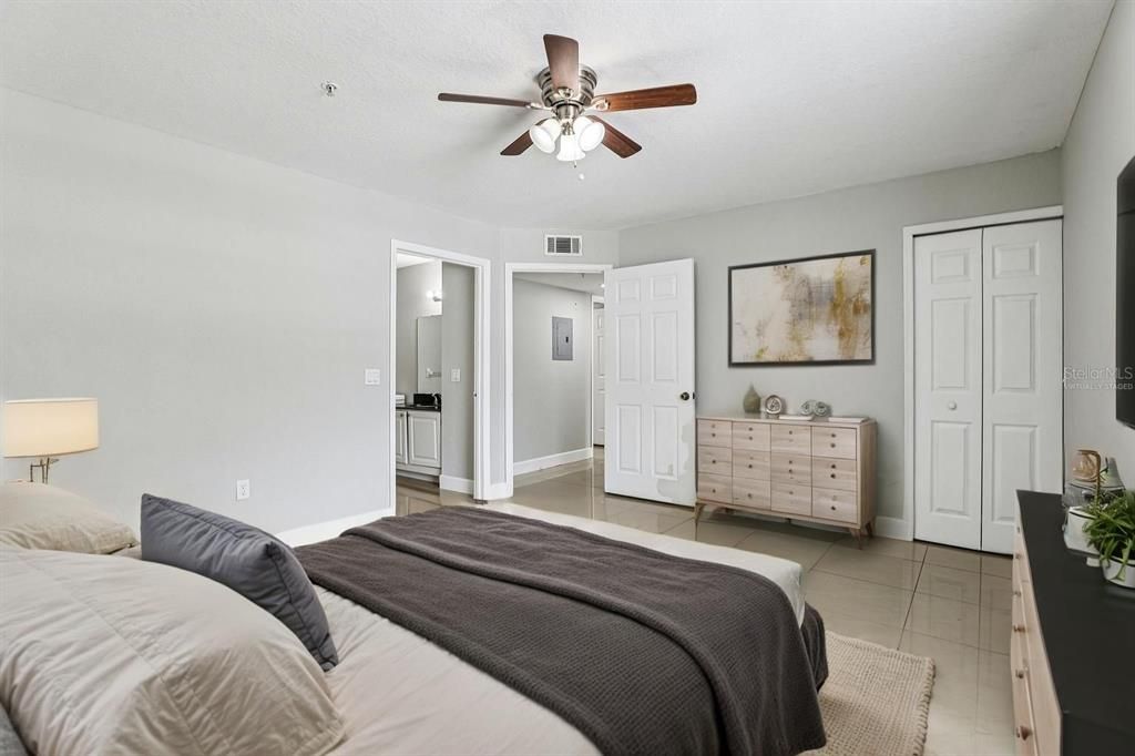 Active With Contract: $225,000 (2 beds, 2 baths, 1288 Square Feet)