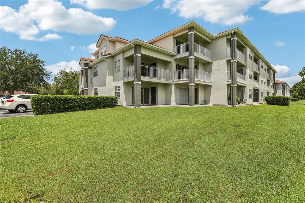 Active With Contract: $225,000 (2 beds, 2 baths, 1288 Square Feet)