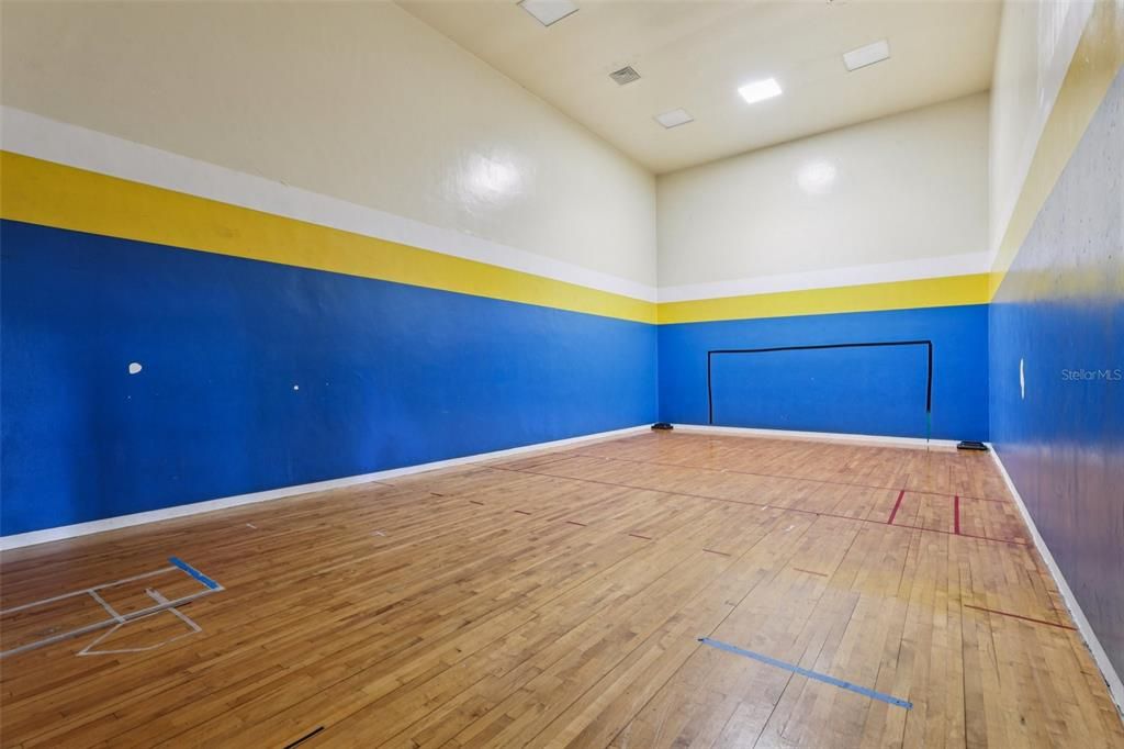 Active With Contract: $225,000 (2 beds, 2 baths, 1288 Square Feet)