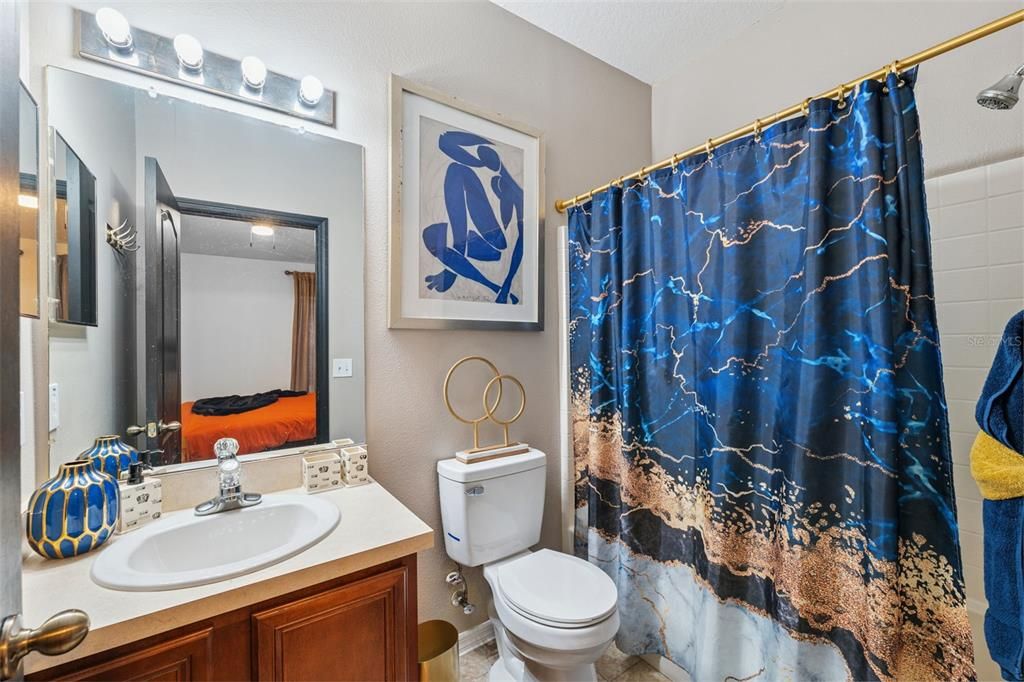 На продажу: $230,000 (2 спален, 2 ванн, 1248 Квадратных фут)