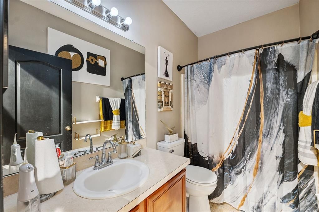 На продажу: $230,000 (2 спален, 2 ванн, 1248 Квадратных фут)