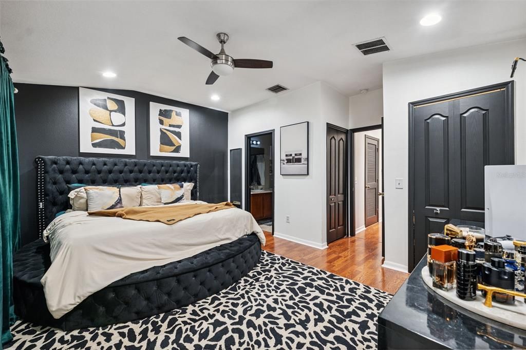 На продажу: $230,000 (2 спален, 2 ванн, 1248 Квадратных фут)