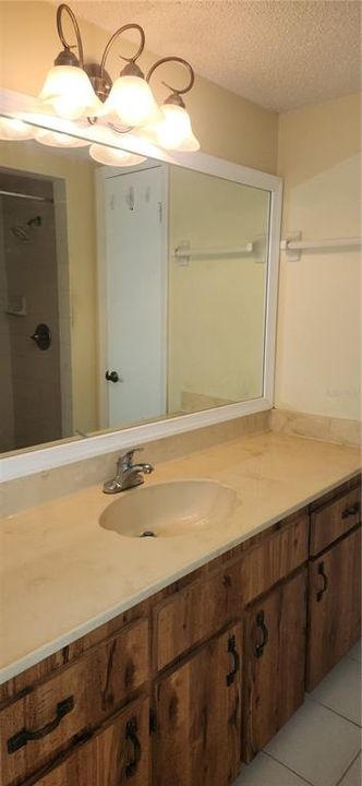 Activo con contrato: $275,000 (2 camas, 2 baños, 1328 Pies cuadrados)