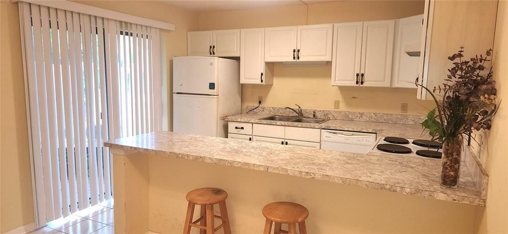 Activo con contrato: $275,000 (2 camas, 2 baños, 1328 Pies cuadrados)