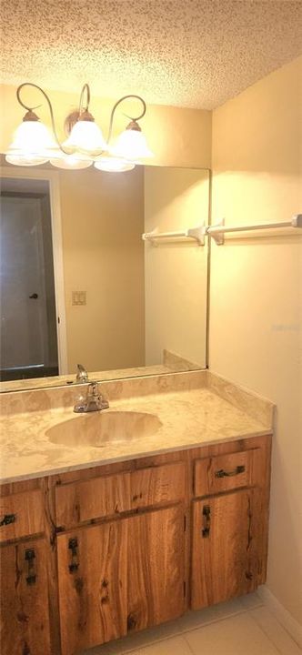 Activo con contrato: $275,000 (2 camas, 2 baños, 1328 Pies cuadrados)