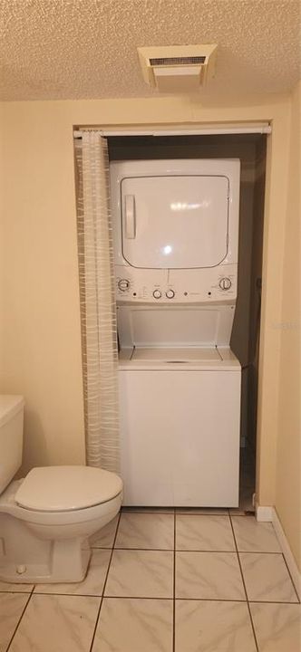 Activo con contrato: $275,000 (2 camas, 2 baños, 1328 Pies cuadrados)