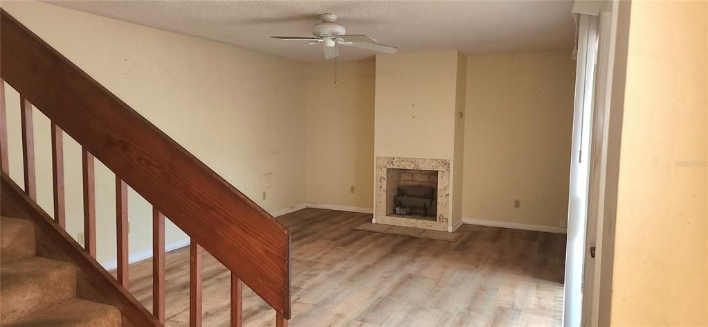 Activo con contrato: $275,000 (2 camas, 2 baños, 1328 Pies cuadrados)