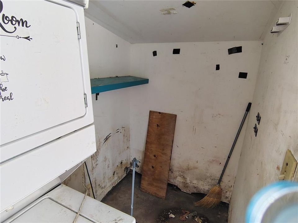 合同活跃: $200,000 (2 贝兹, 1 浴室, 797 平方英尺)