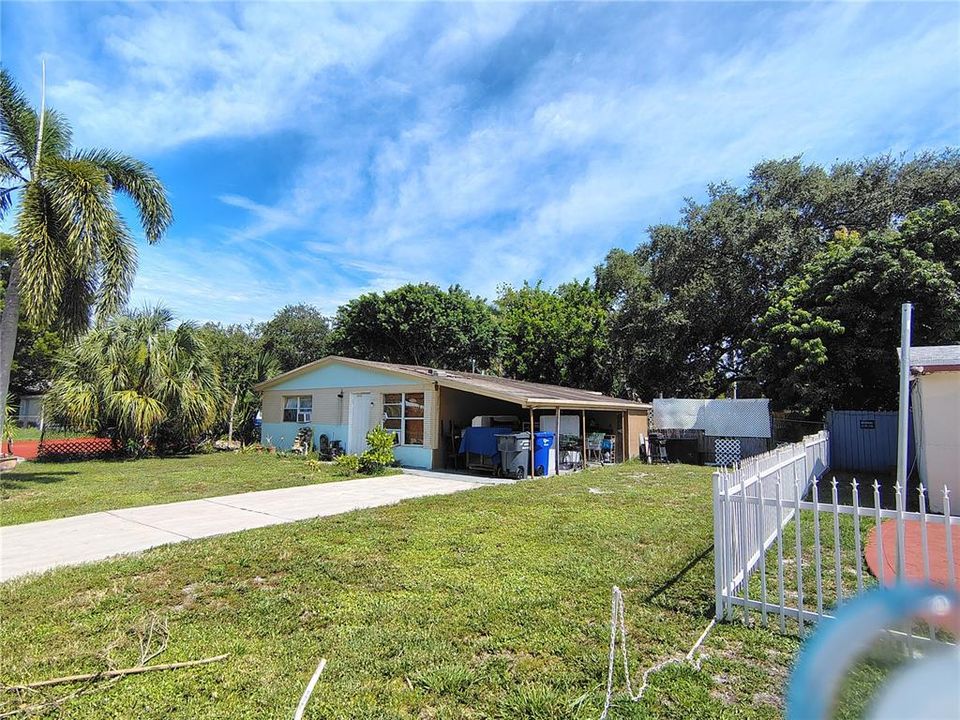 合同活跃: $200,000 (2 贝兹, 1 浴室, 797 平方英尺)