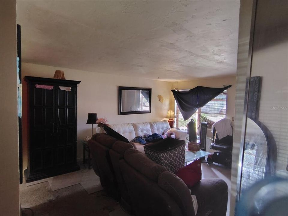 合同活跃: $200,000 (2 贝兹, 1 浴室, 797 平方英尺)