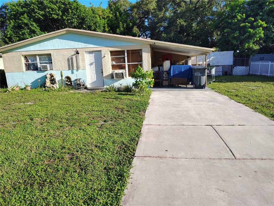 合同活跃: $200,000 (2 贝兹, 1 浴室, 797 平方英尺)