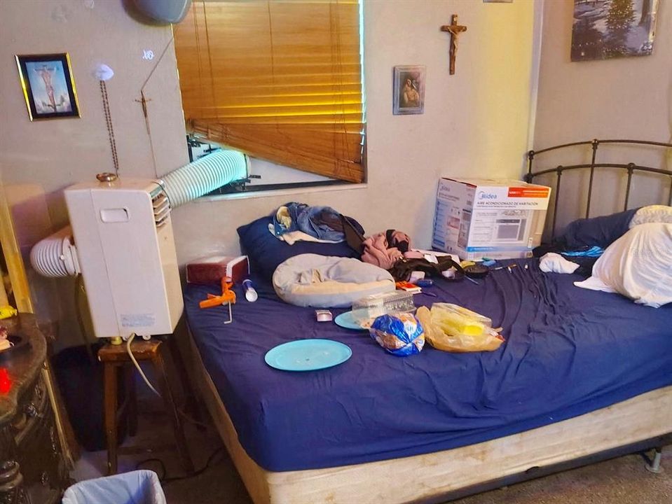 合同活跃: $200,000 (2 贝兹, 1 浴室, 797 平方英尺)