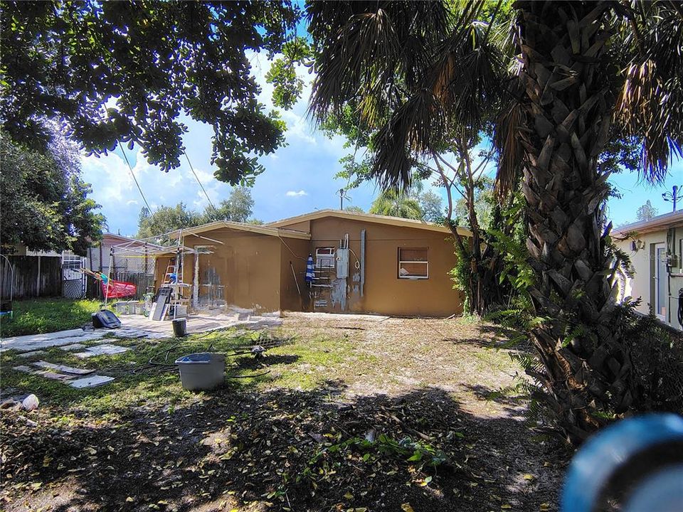 合同活跃: $200,000 (2 贝兹, 1 浴室, 797 平方英尺)