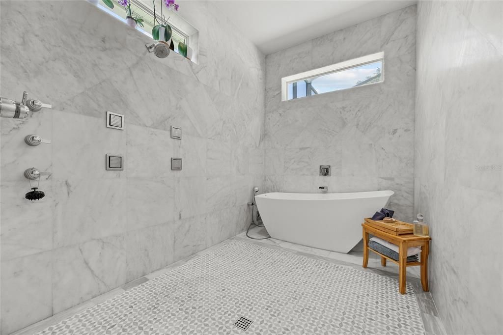 待售: $2,290,000 (6 贝兹, 4 浴室, 4967 平方英尺)