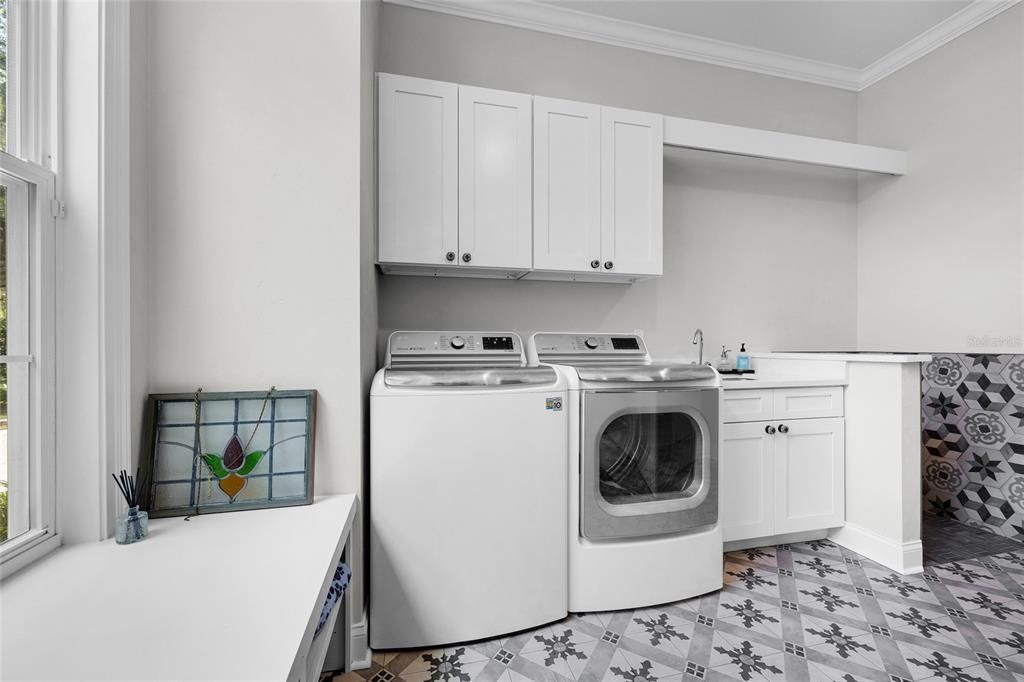 待售: $2,290,000 (6 贝兹, 4 浴室, 4967 平方英尺)