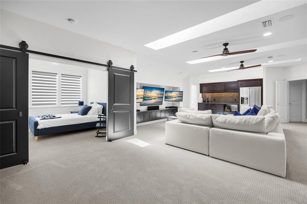 待售: $2,290,000 (6 贝兹, 4 浴室, 4967 平方英尺)