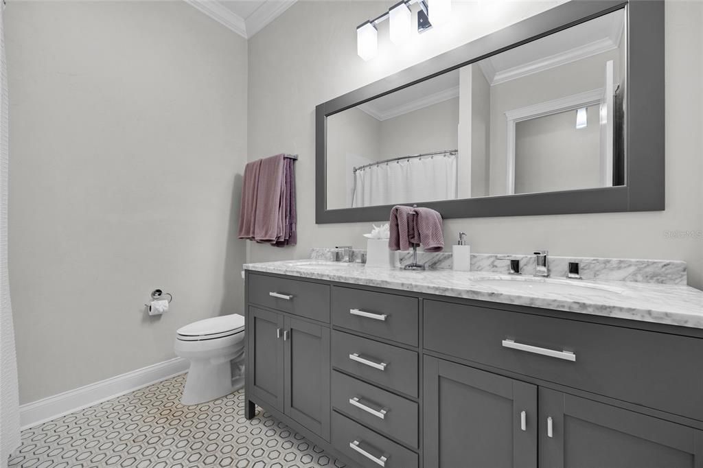 待售: $2,290,000 (6 贝兹, 4 浴室, 4967 平方英尺)