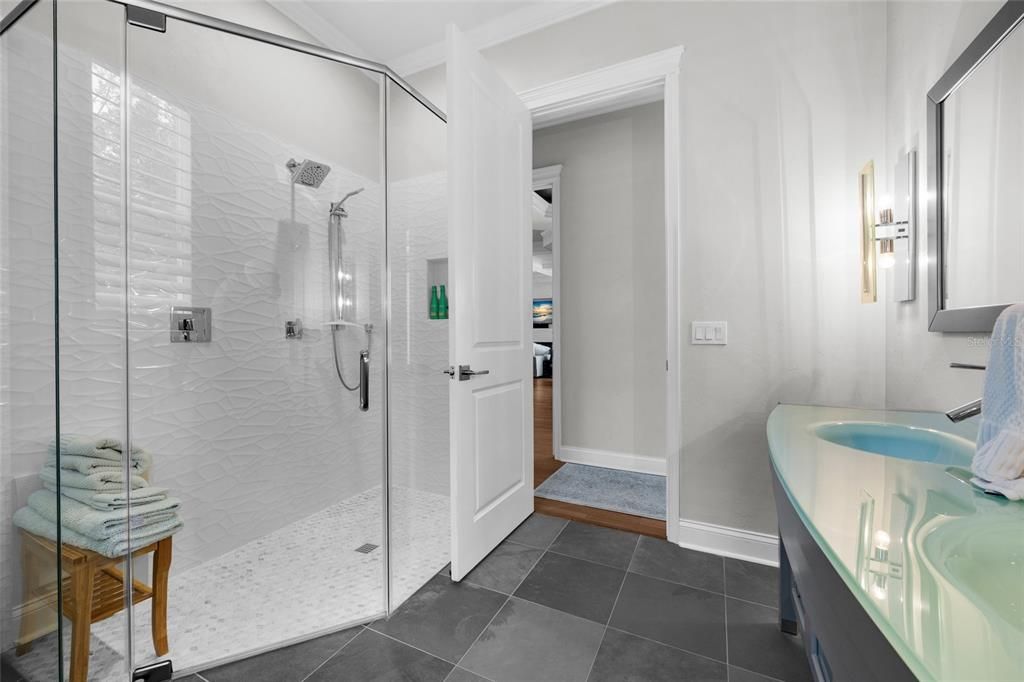 待售: $2,290,000 (6 贝兹, 4 浴室, 4967 平方英尺)