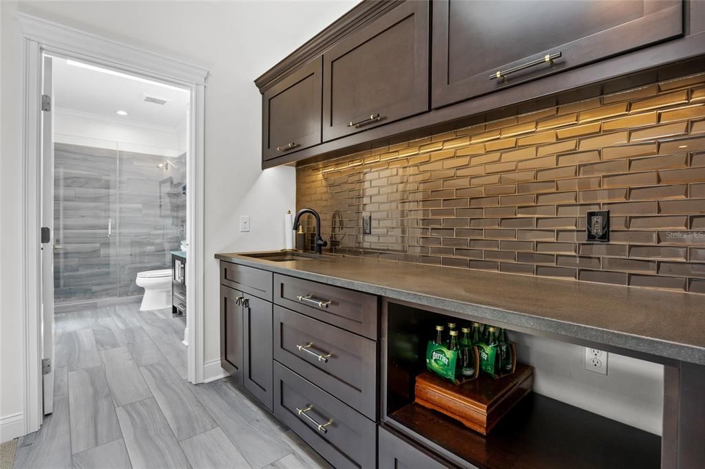 待售: $2,290,000 (6 贝兹, 4 浴室, 4967 平方英尺)