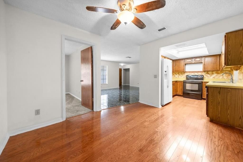 Active With Contract: $249,999 (3 beds, 2 baths, 1572 Square Feet)