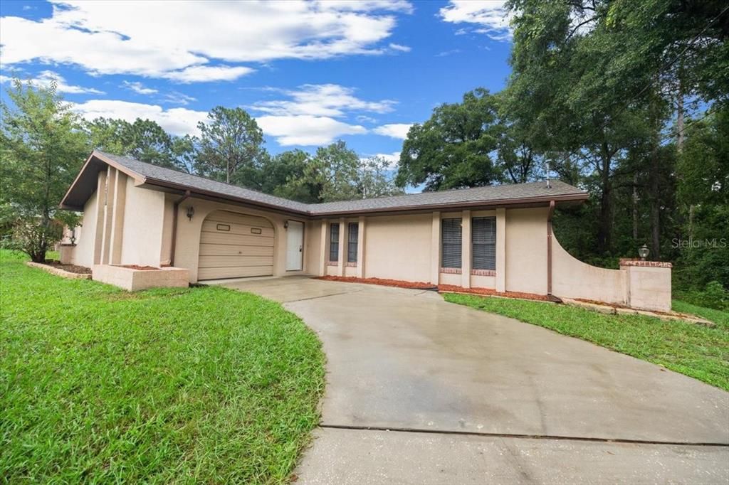 Active With Contract: $249,999 (3 beds, 2 baths, 1572 Square Feet)