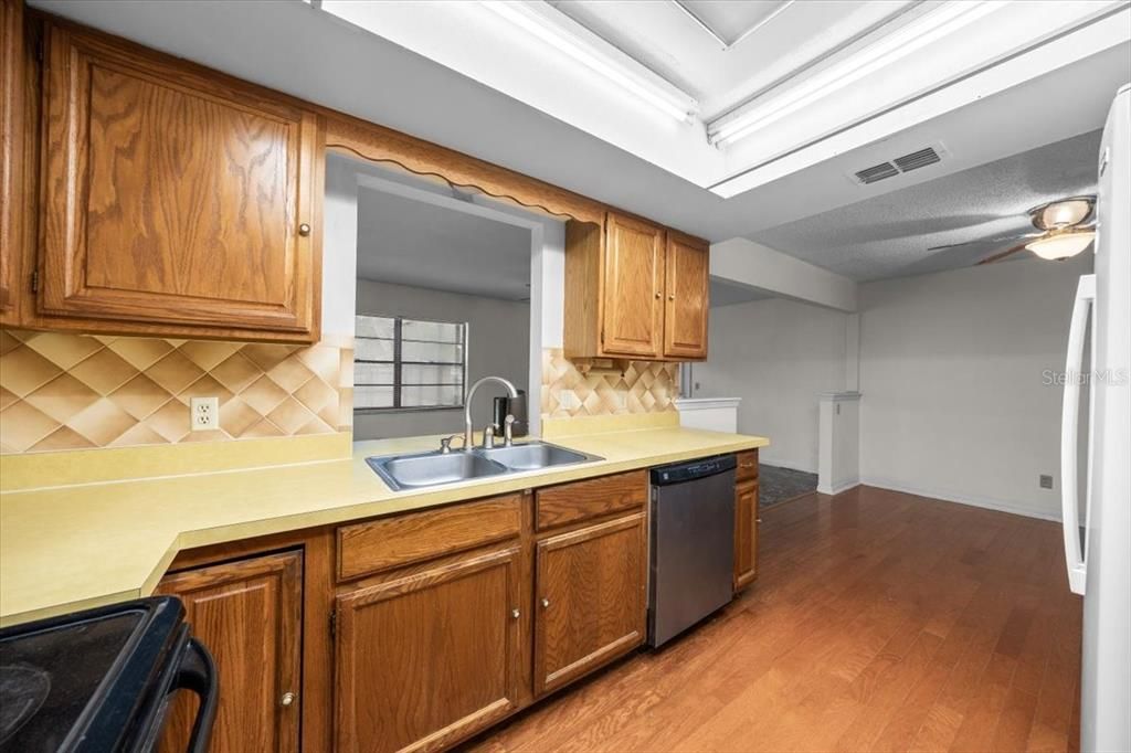 Active With Contract: $249,999 (3 beds, 2 baths, 1572 Square Feet)