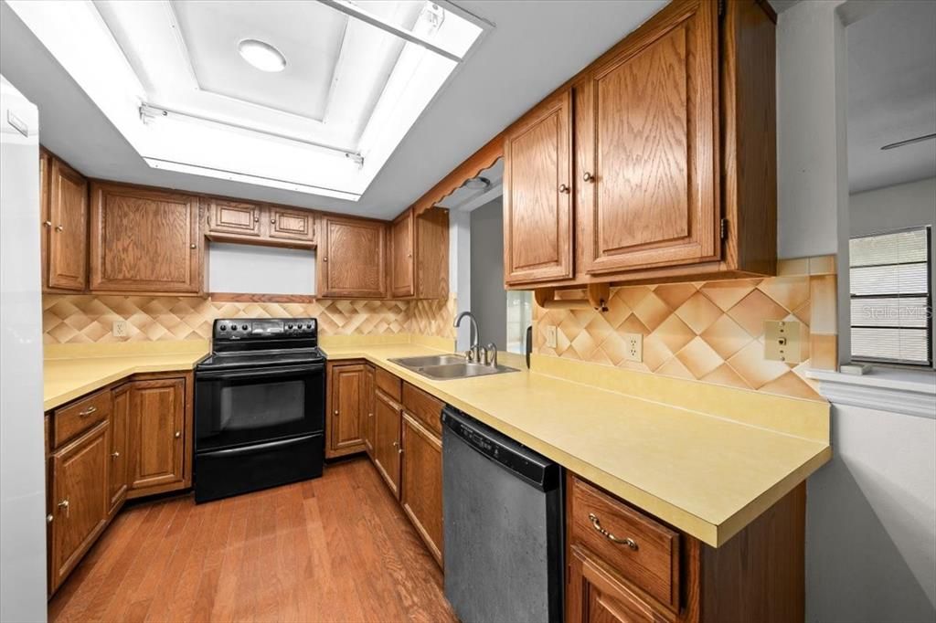 Active With Contract: $249,999 (3 beds, 2 baths, 1572 Square Feet)