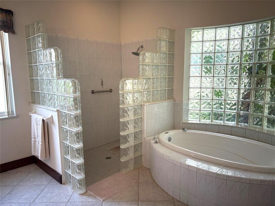 For Sale: $625,000 (3 beds, 2 baths, 3076 Square Feet)