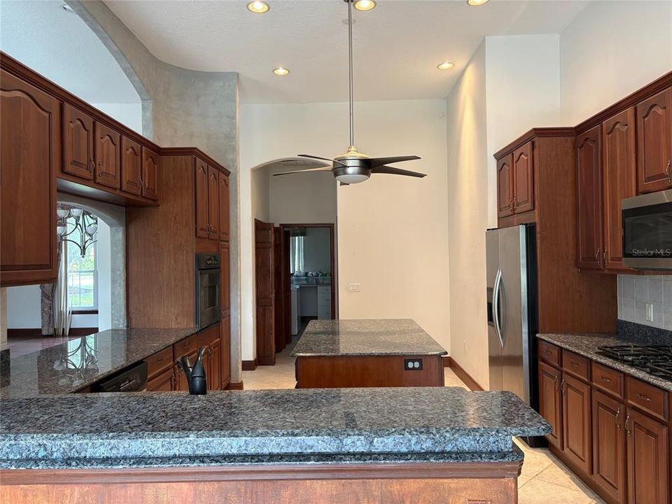 For Sale: $625,000 (3 beds, 2 baths, 3076 Square Feet)