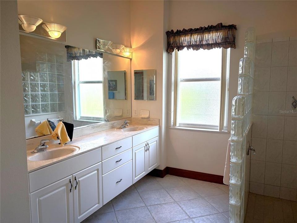 For Sale: $625,000 (3 beds, 2 baths, 3076 Square Feet)