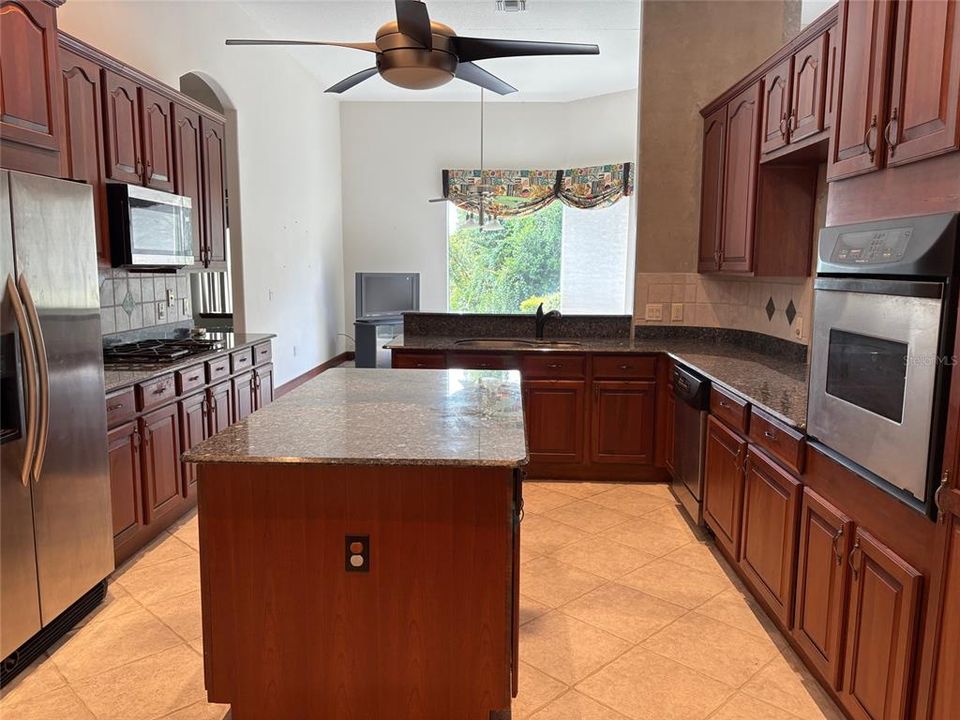 For Sale: $625,000 (3 beds, 2 baths, 3076 Square Feet)