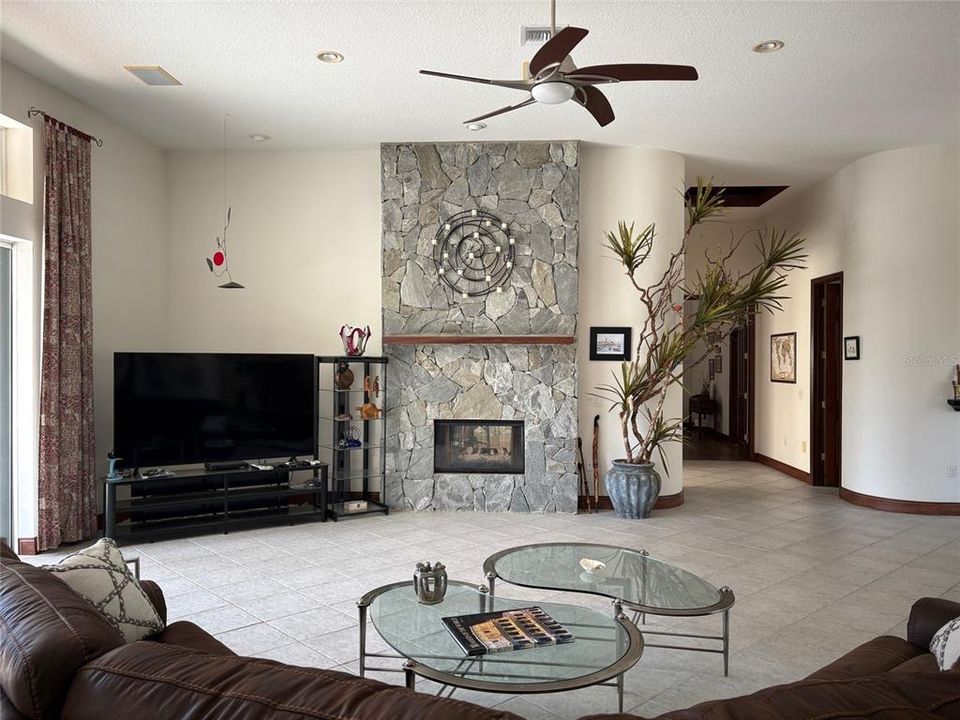 For Sale: $625,000 (3 beds, 2 baths, 3076 Square Feet)