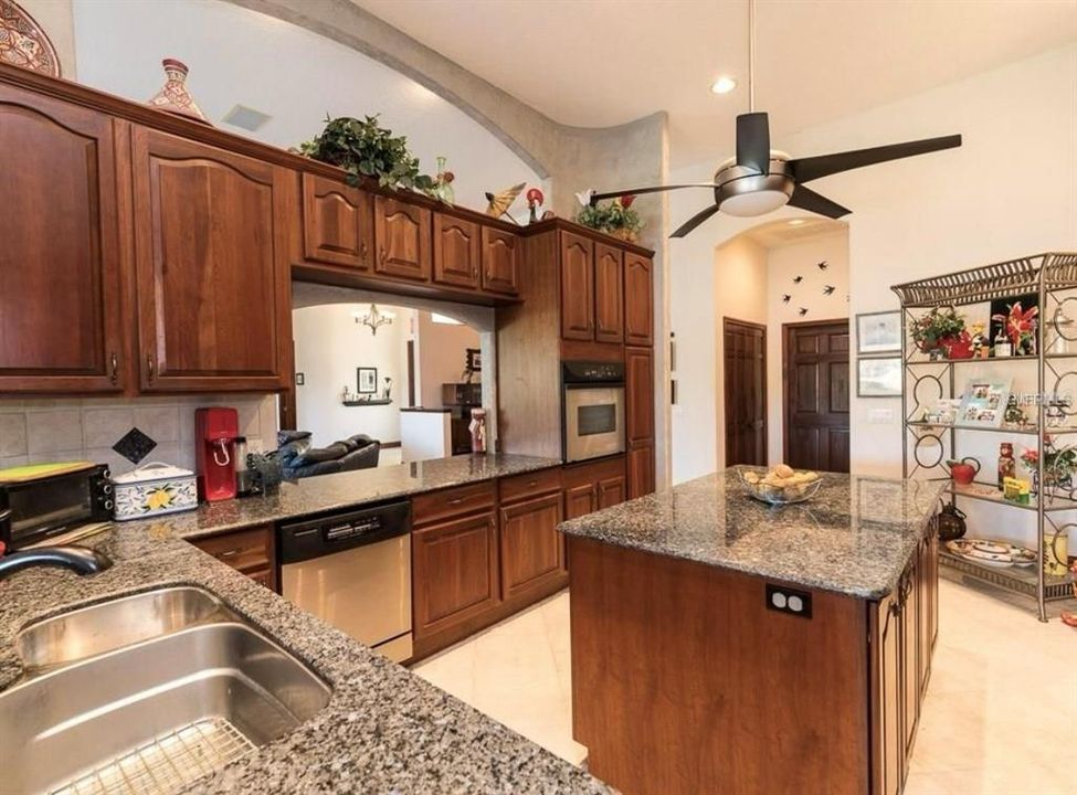 For Sale: $625,000 (3 beds, 2 baths, 3076 Square Feet)