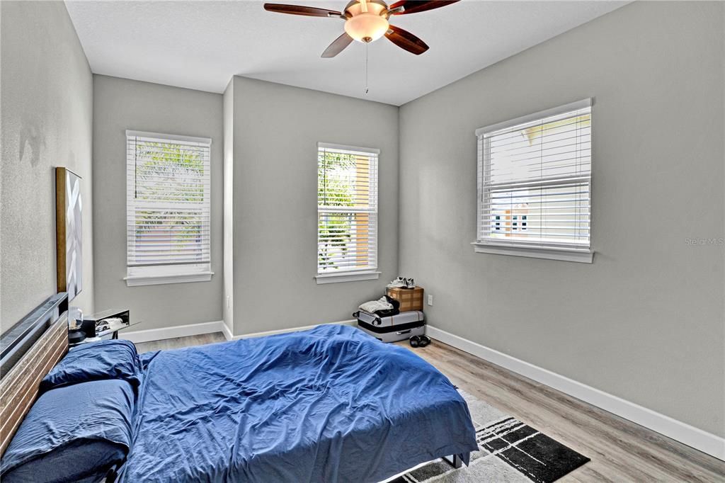 En Venta: $450,000 (3 camas, 2 baños, 2275 Pies cuadrados)