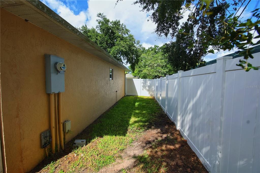 Activo con contrato: $339,900 (4 camas, 2 baños, 1821 Pies cuadrados)