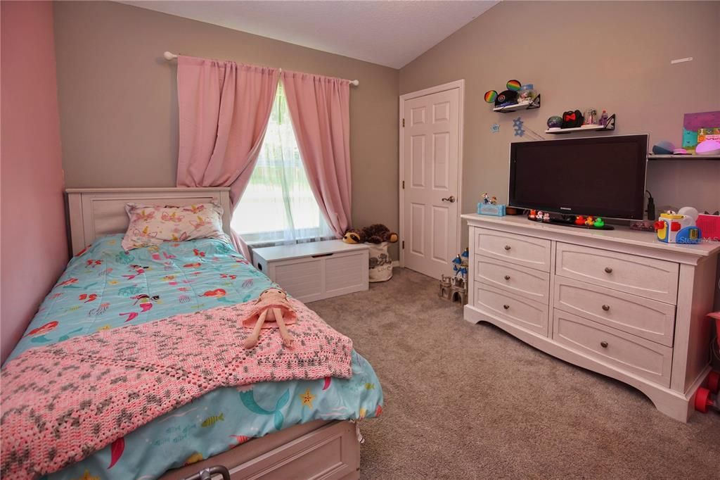 Activo con contrato: $339,900 (4 camas, 2 baños, 1821 Pies cuadrados)