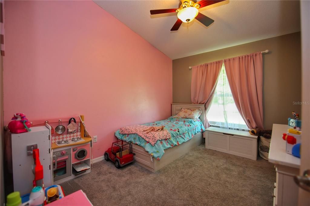 Activo con contrato: $339,900 (4 camas, 2 baños, 1821 Pies cuadrados)