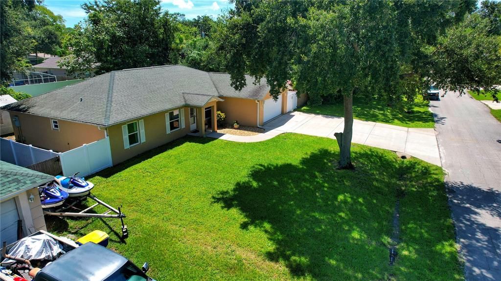 Activo con contrato: $339,900 (4 camas, 2 baños, 1821 Pies cuadrados)