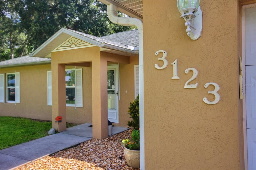 Activo con contrato: $339,900 (4 camas, 2 baños, 1821 Pies cuadrados)