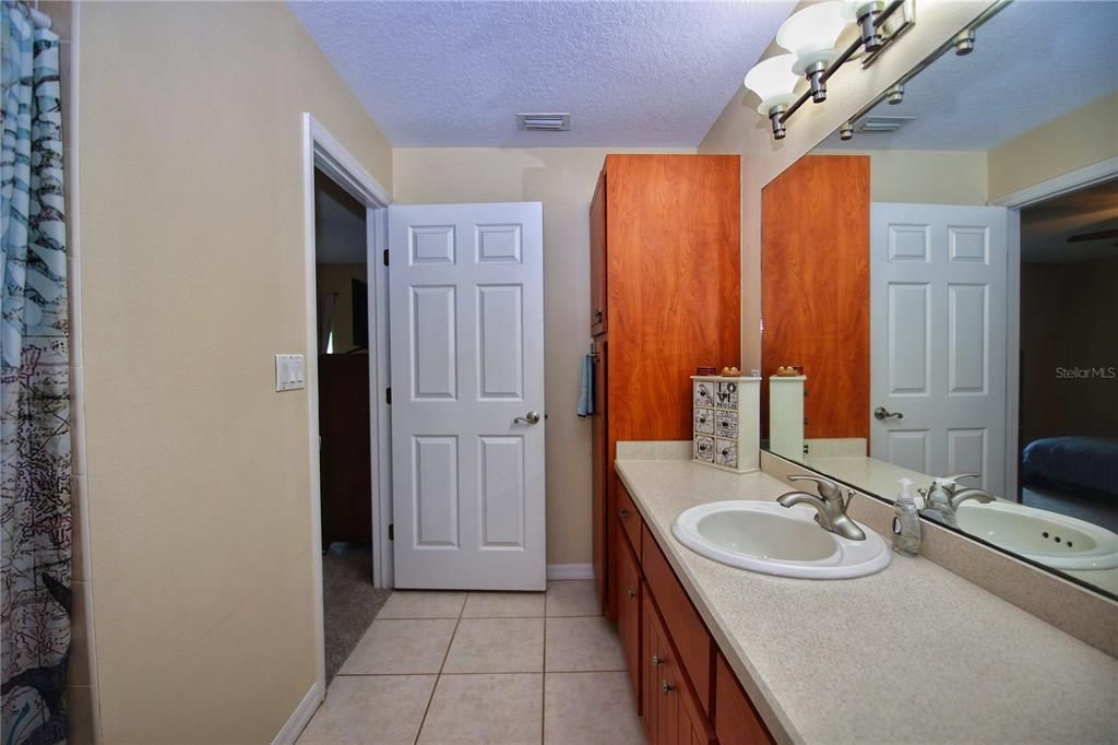 Activo con contrato: $339,900 (4 camas, 2 baños, 1821 Pies cuadrados)