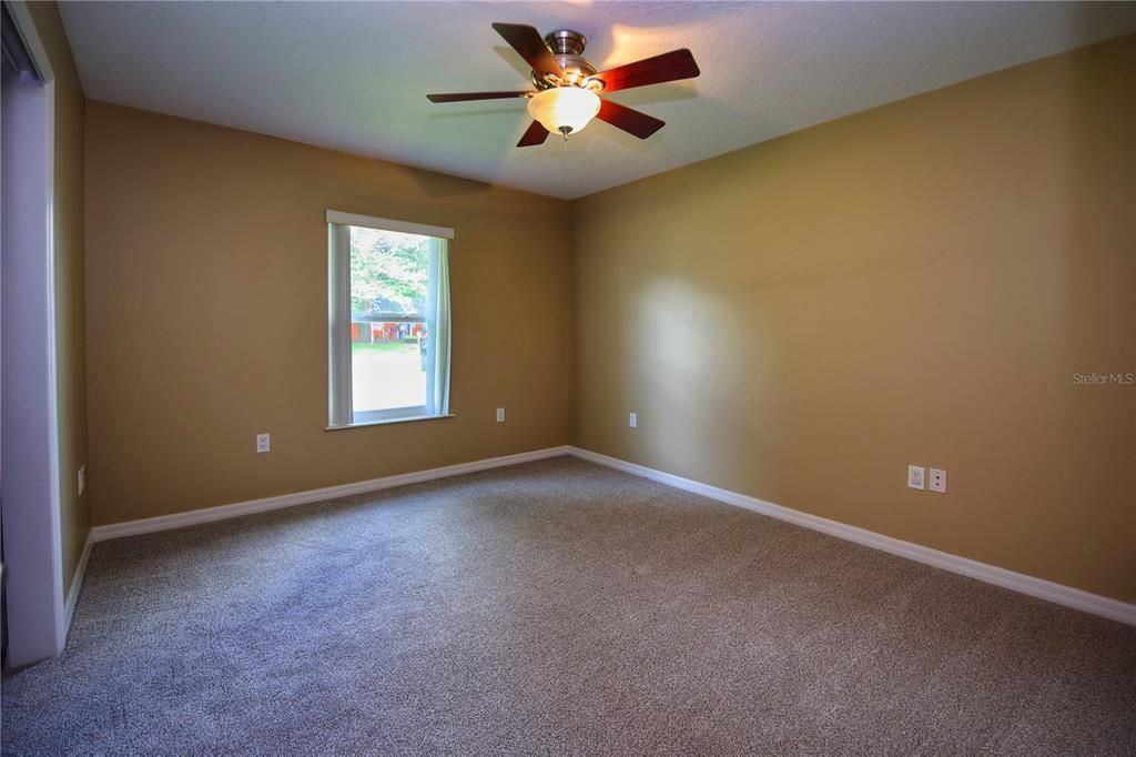 Activo con contrato: $339,900 (4 camas, 2 baños, 1821 Pies cuadrados)