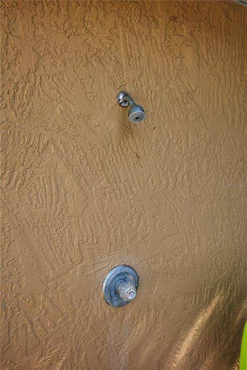 Activo con contrato: $339,900 (4 camas, 2 baños, 1821 Pies cuadrados)