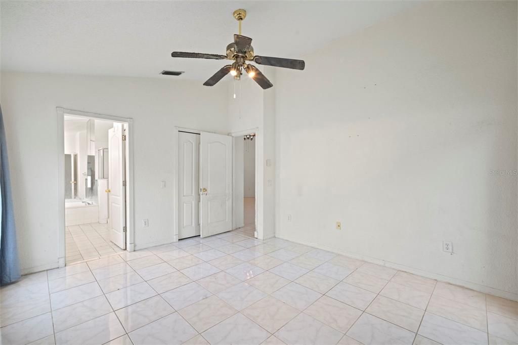 На продажу: $389,000 (5 спален, 3 ванн, 1756 Квадратных фут)