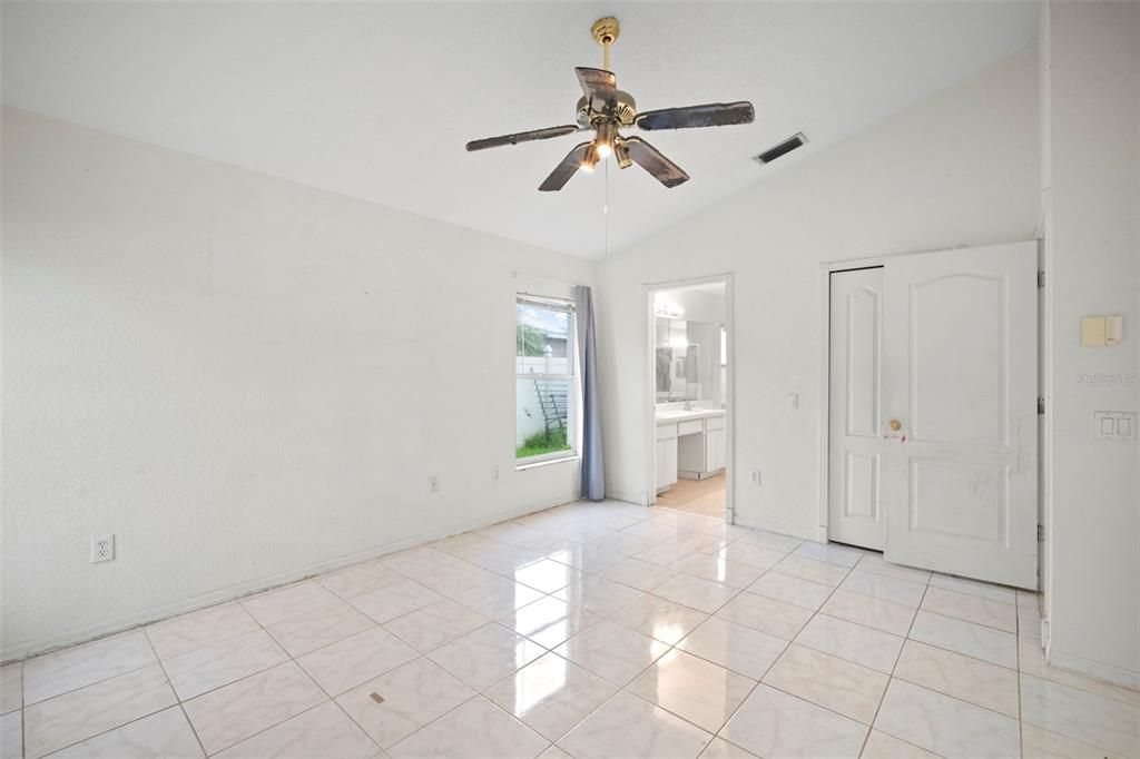 На продажу: $389,000 (5 спален, 3 ванн, 1756 Квадратных фут)